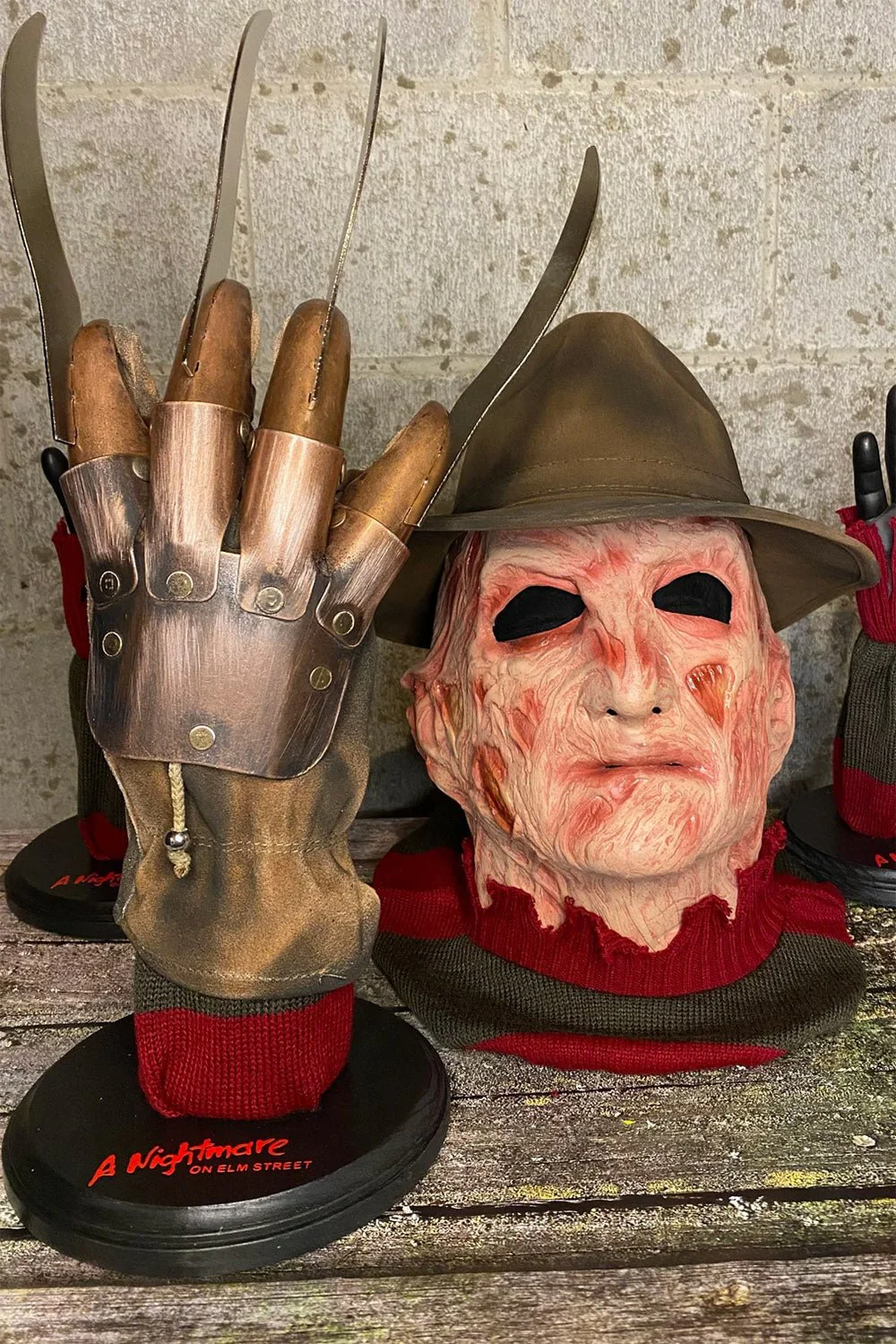 A Nightmare on Elm Street - Deluxe Freddy Krueger Collector's Glove - Image 7