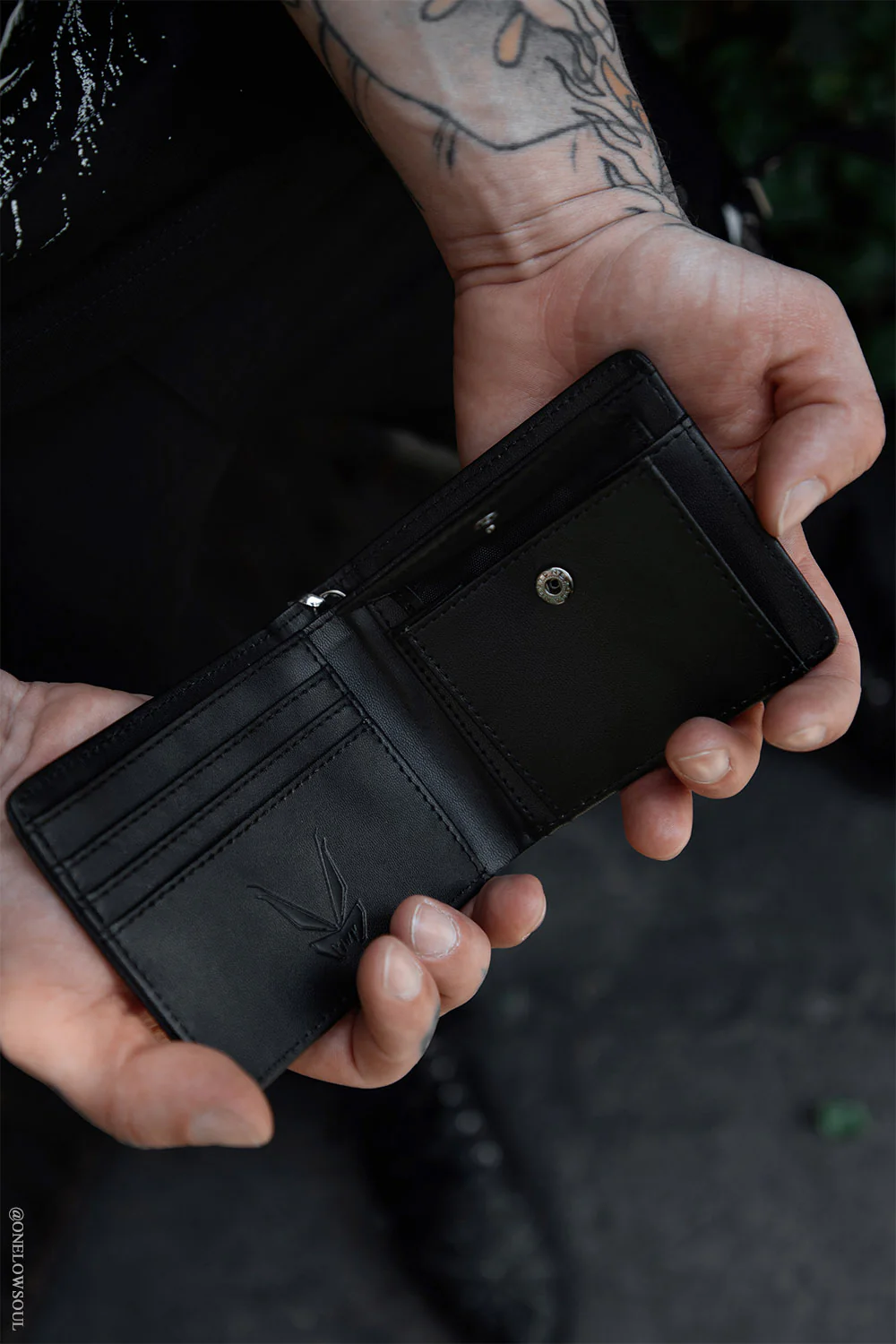 Anarchy Emboss Bifold Wallet w/ Chain - Image 4