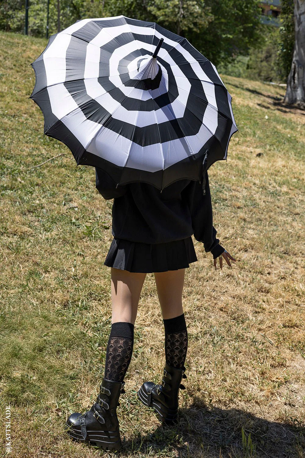 Batwing Pagoda Umbrella [SPOOKY SPIRAL] - Image 5