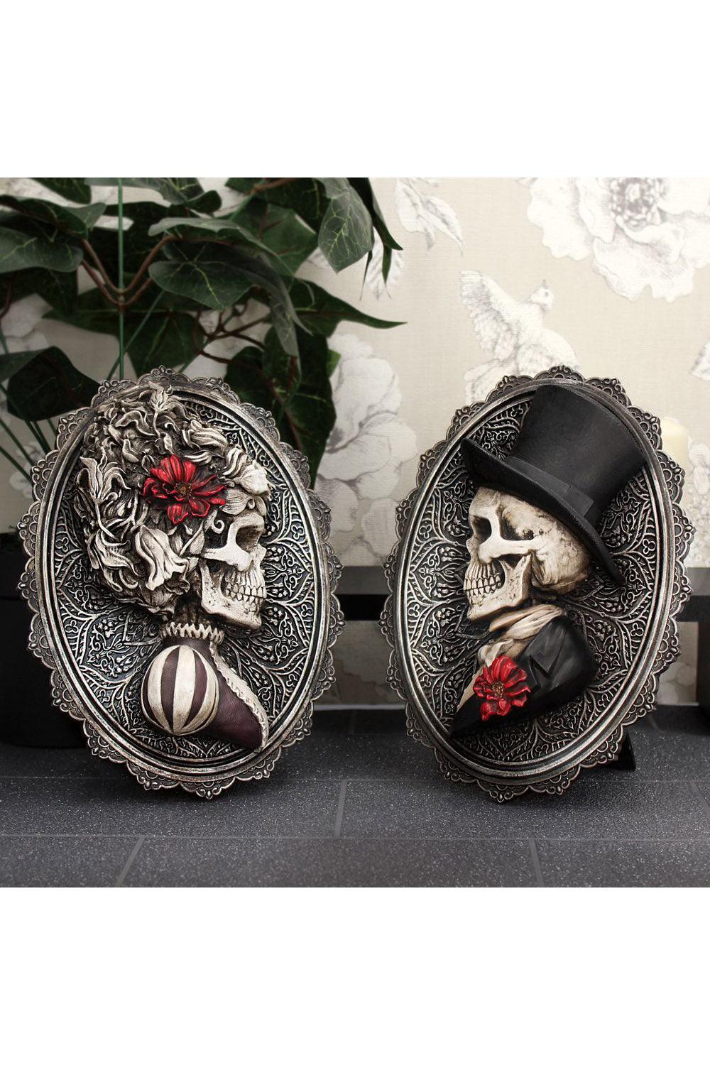 Beautiful Skeleton Plaque - Image 8