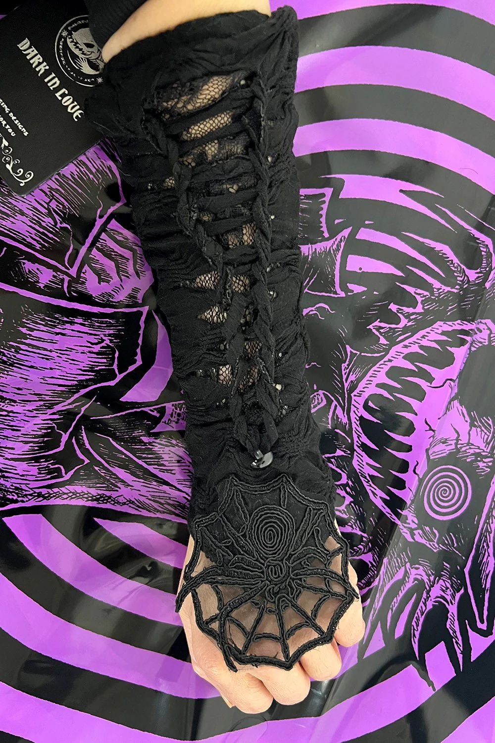 Bitten Black Widow Gloves - Image 3