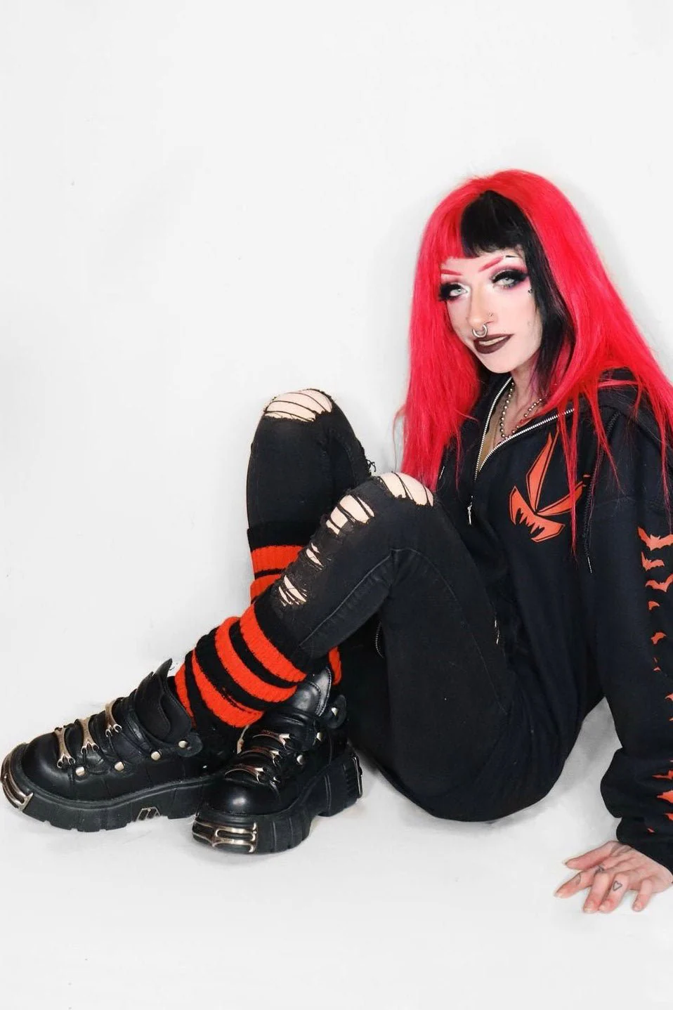 Bloodthirst Striped Leg Warmers [BLACK/RED] - Image 4