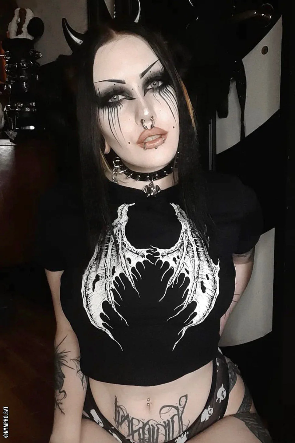 Broken Batwings Crop Top - Image 3