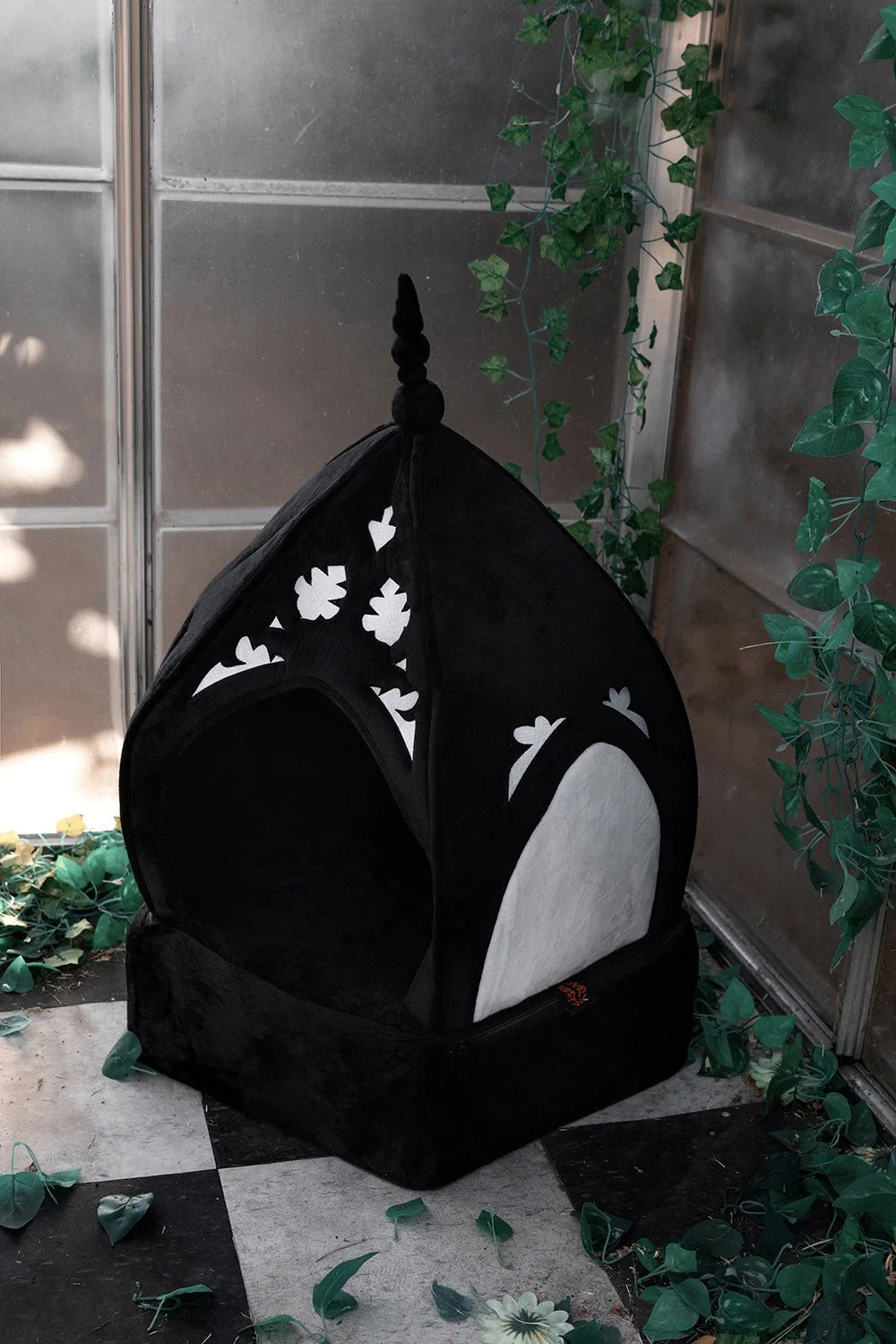 Cathedral Pet Bed - Image 4