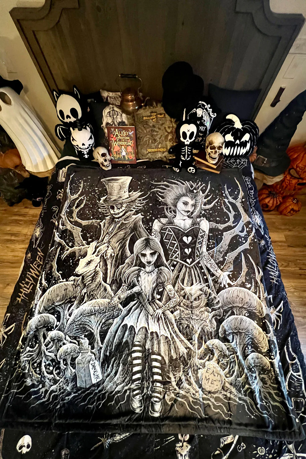 Malice in Wonderland Throw Blanket - Image 7