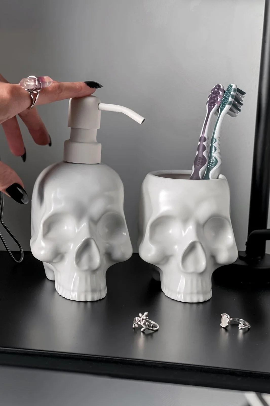 Cranium Bathroom Set - Image 2