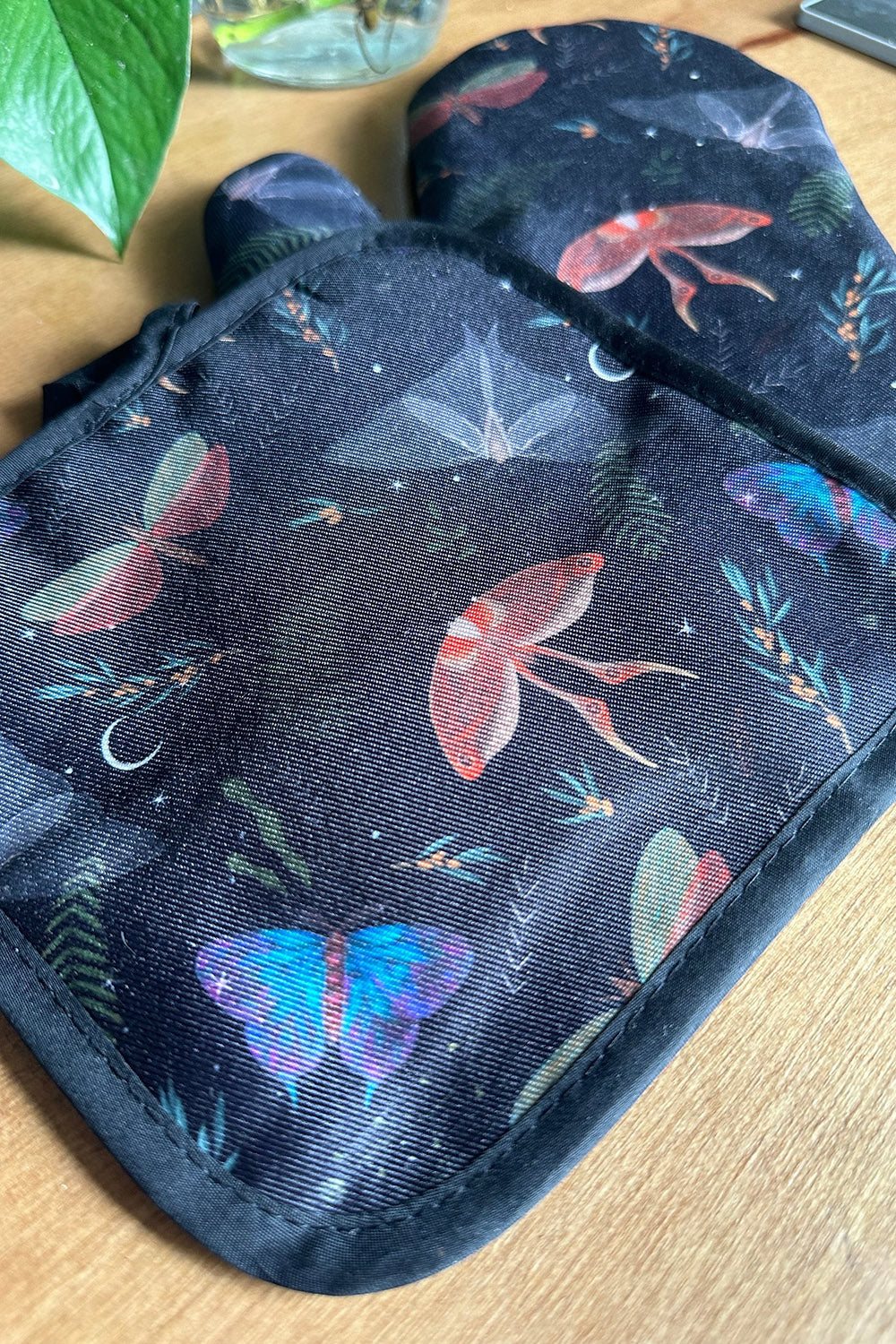 Dark Divine Oven Mitt Set - Image 2