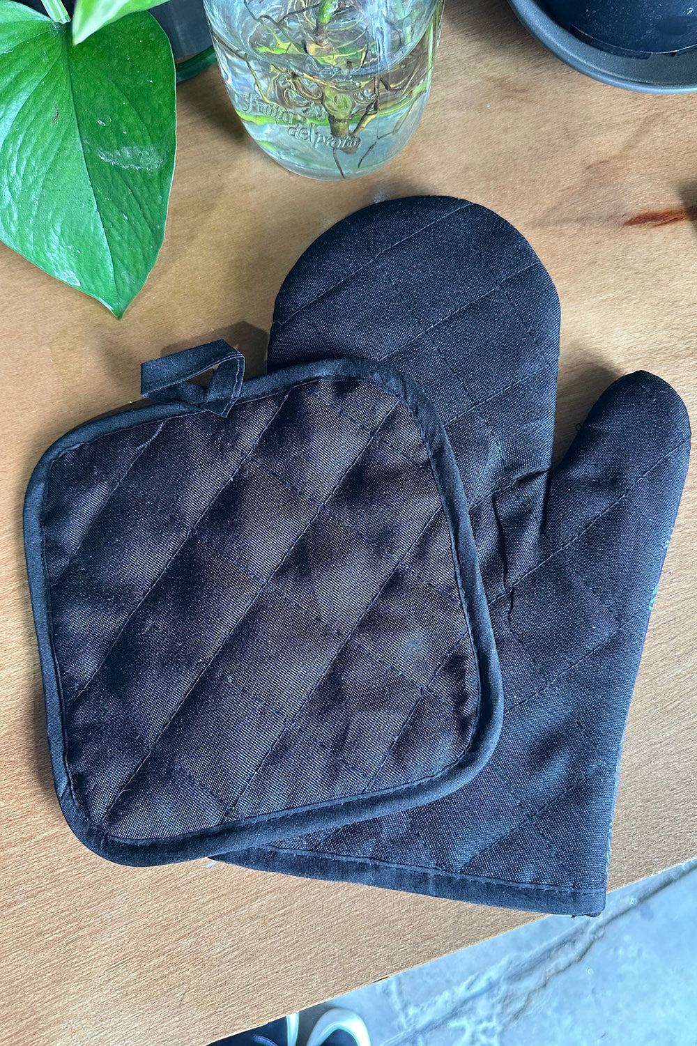 Dark Divine Oven Mitt Set - Image 3