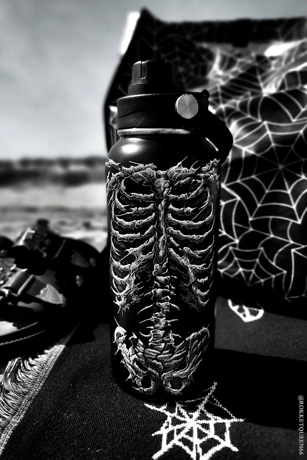 Dead Inside Skeleton 32 Oz Water Bottle - Image 7