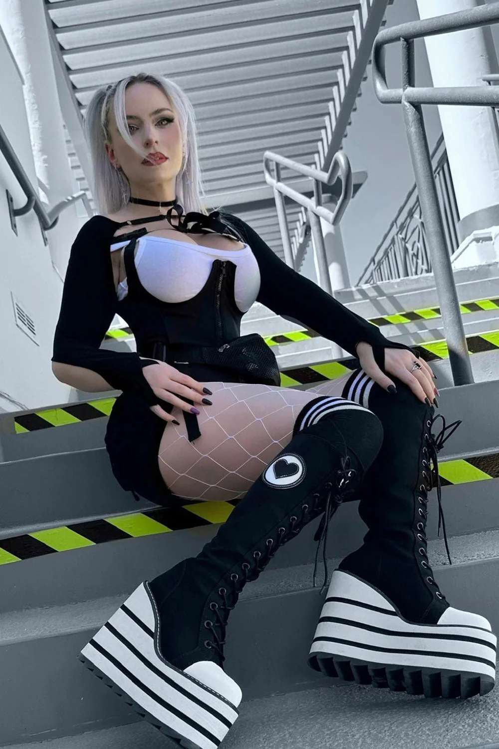 Detention Heart Platform Boots [BLACK/WHITE] - Image 2