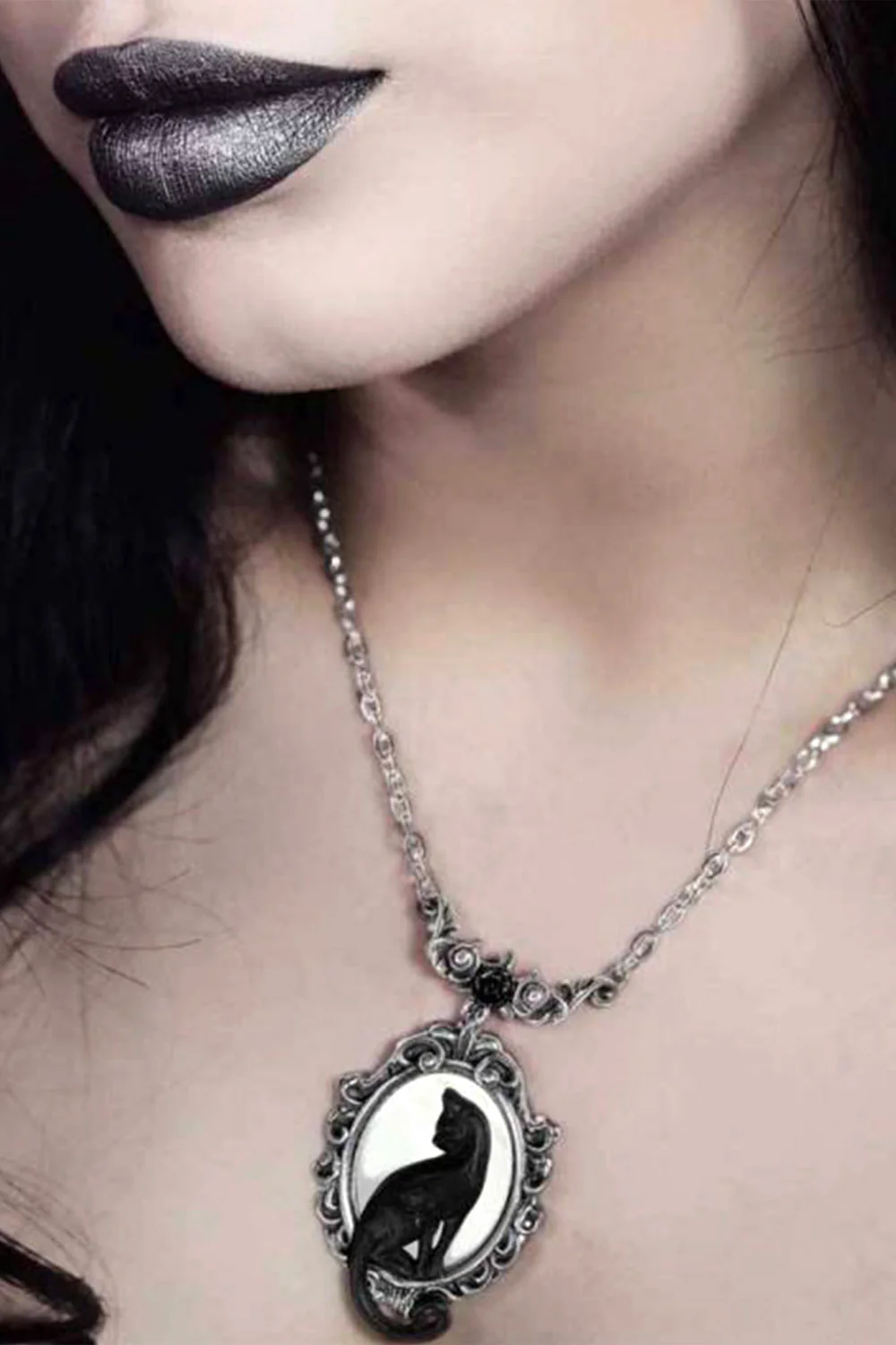 Feline Felicity Mirror Pendant - Image 4