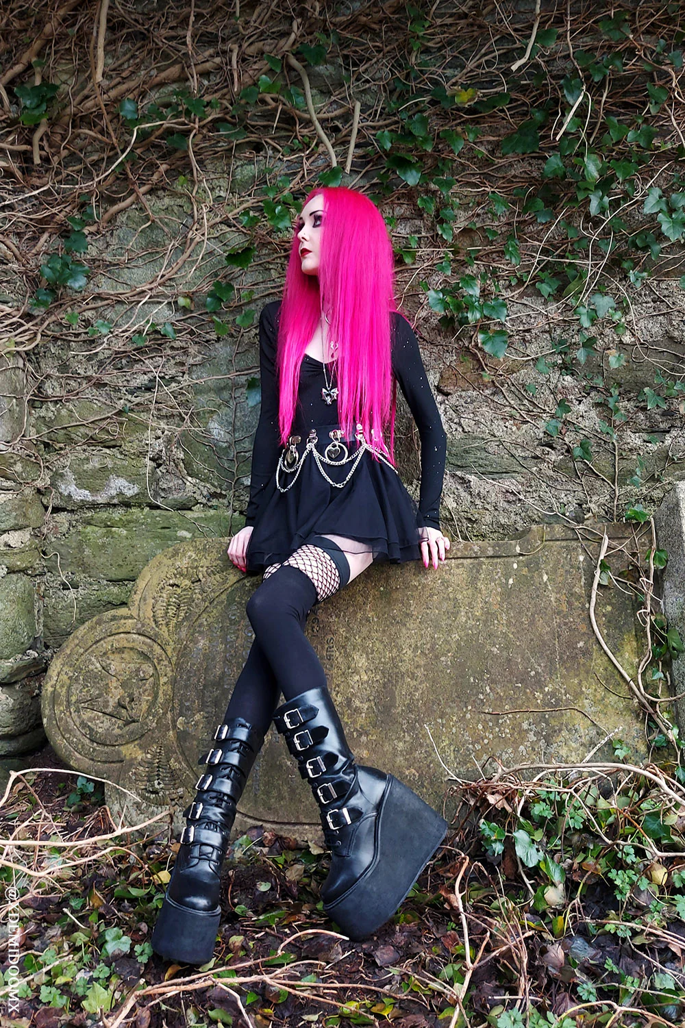 Fishnet Garter Thigh High Socks [Black] - Image 10