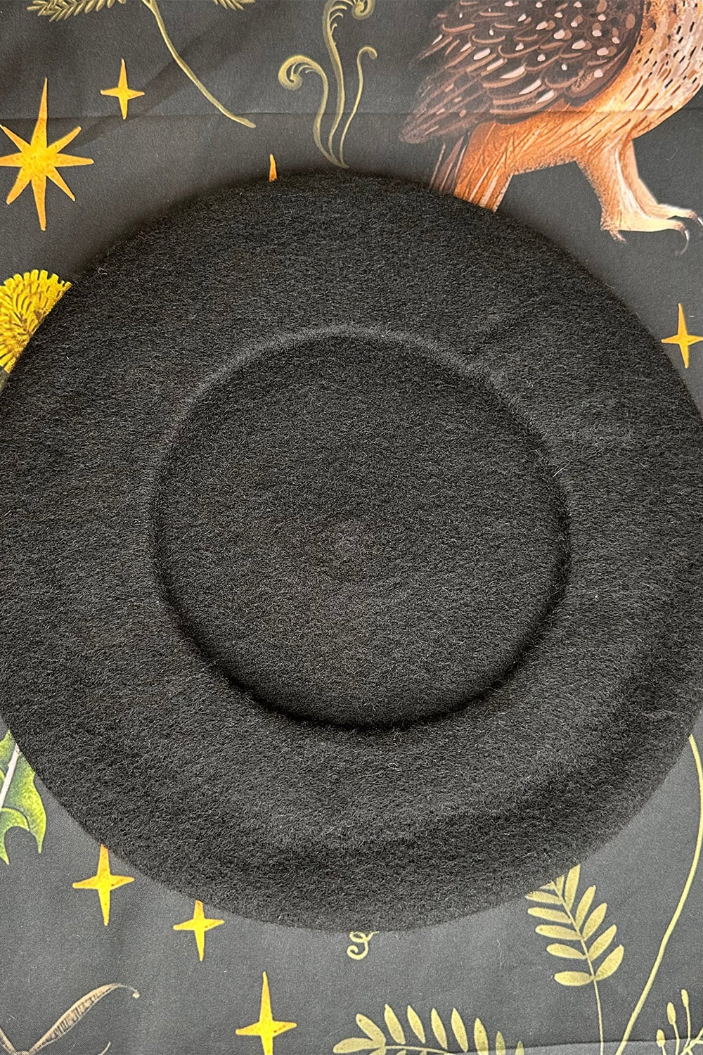 Flap Around Black Beret - Image 4