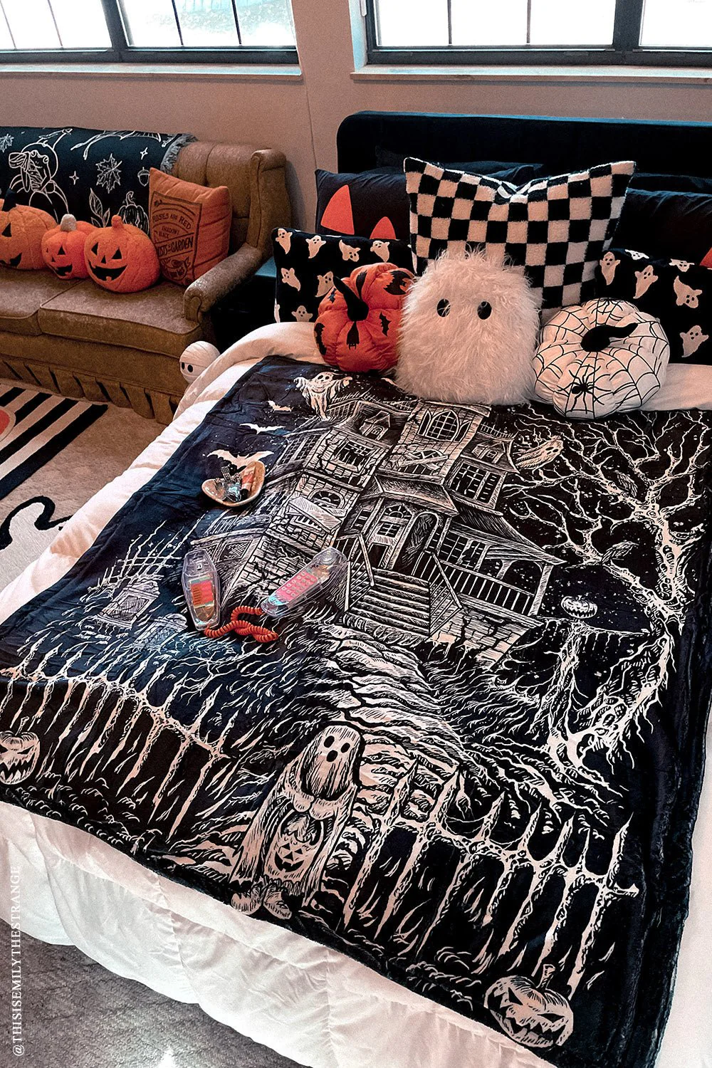 Haunted Mansion Throw Blanket - Image 4