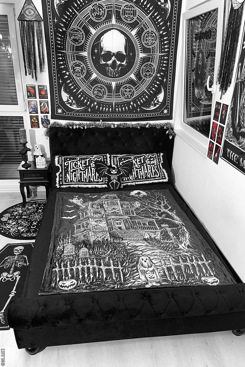 Haunted Mansion Throw Blanket - Image 5