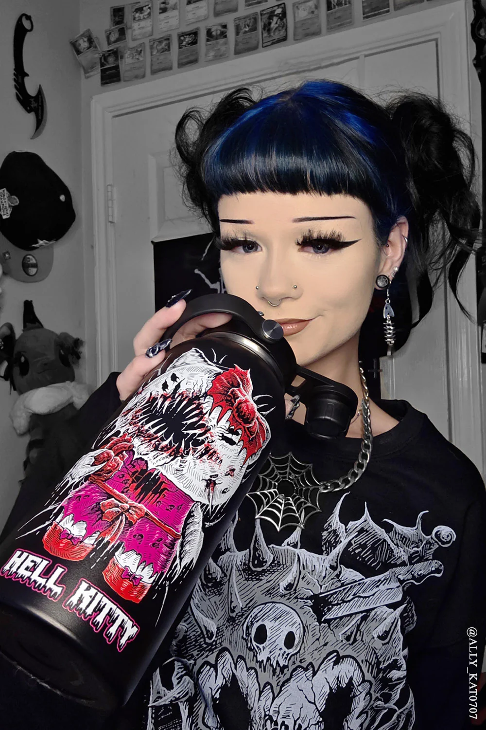 Hell Kitty 32 Oz Water Bottle - Image 8