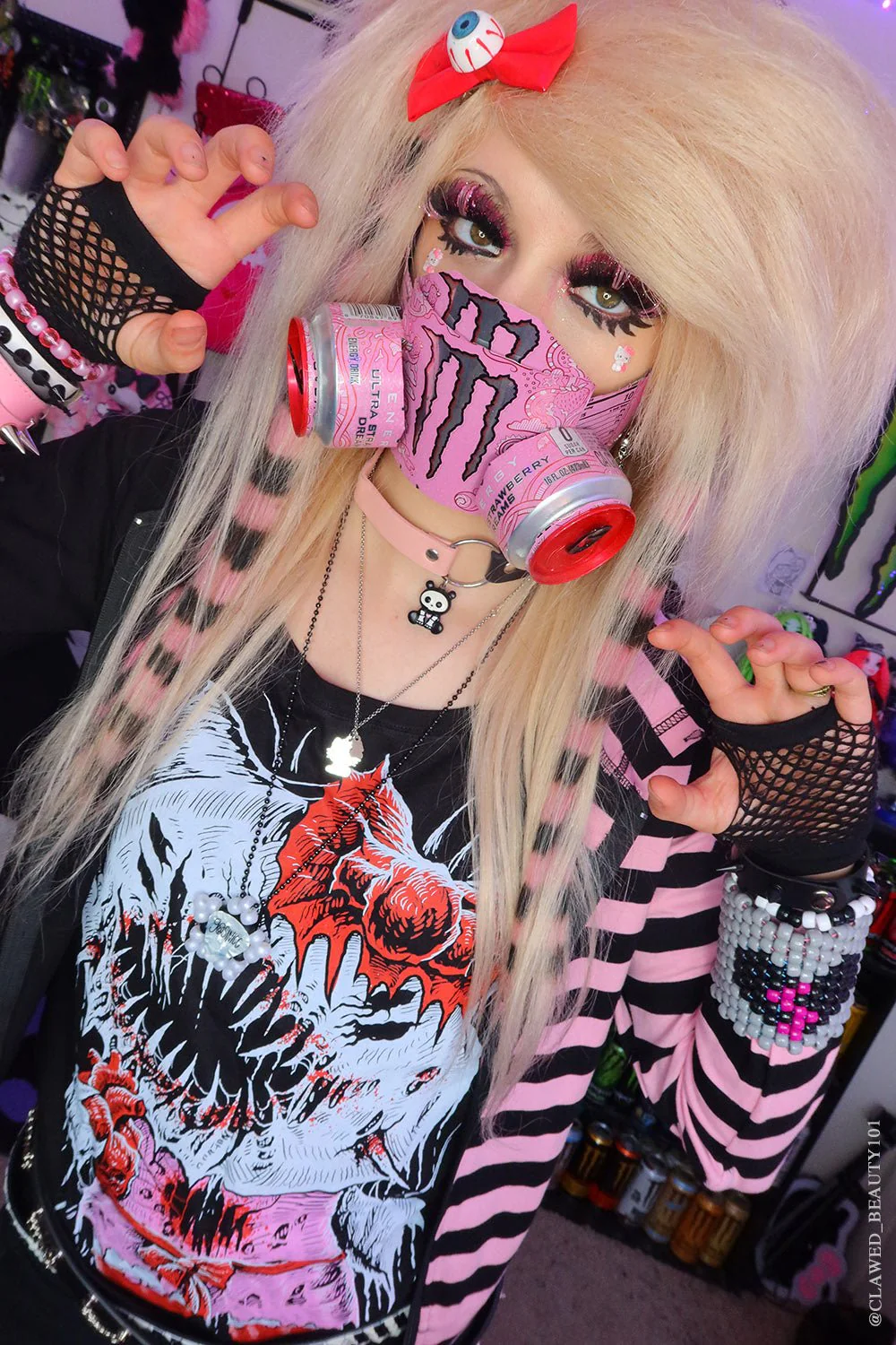 Hell Kitty T-shirt - Image 14