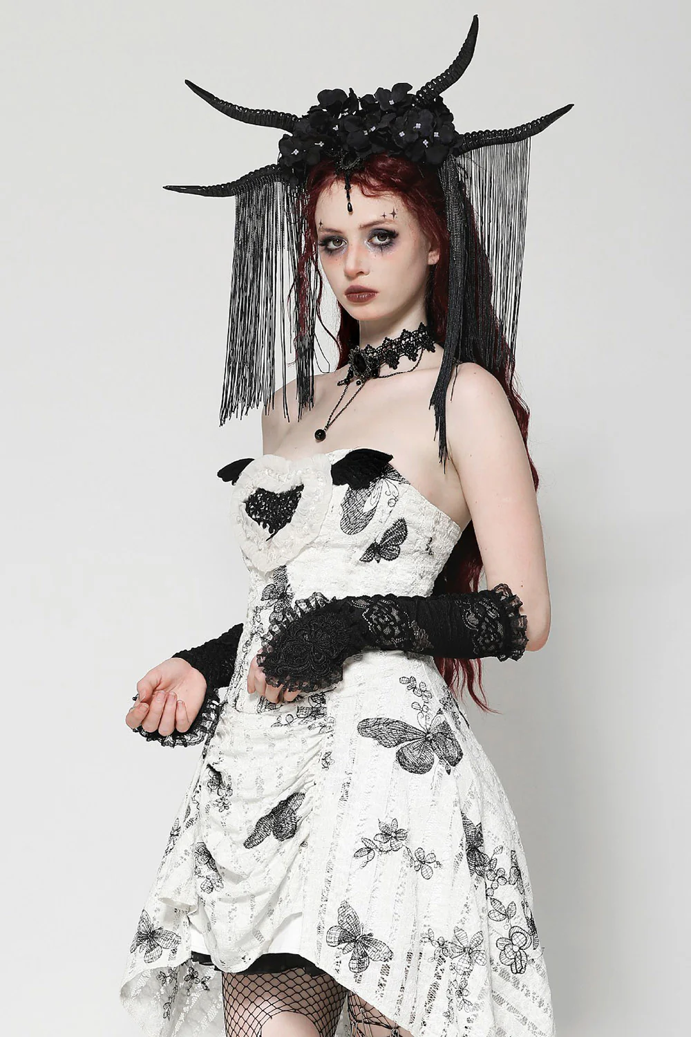 La Muerte Lace Gothic Gloves - Image 4