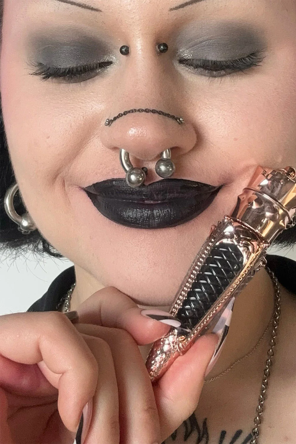 Liquid Luxe Velvet Lipstick [MIDNIGHT] - Image 3