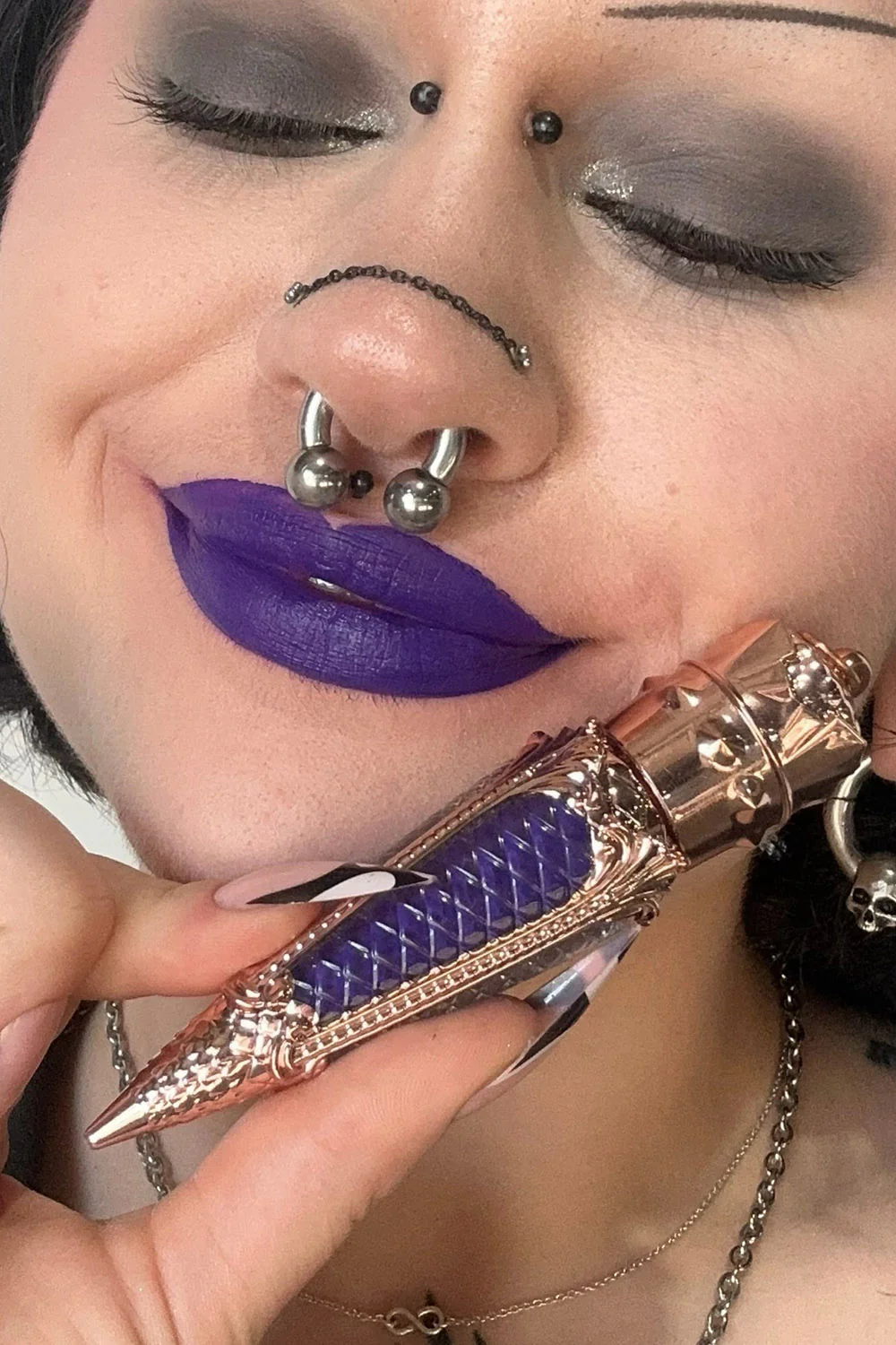 Liquid Luxe Velvet Lipstick [Violet] - Image 3