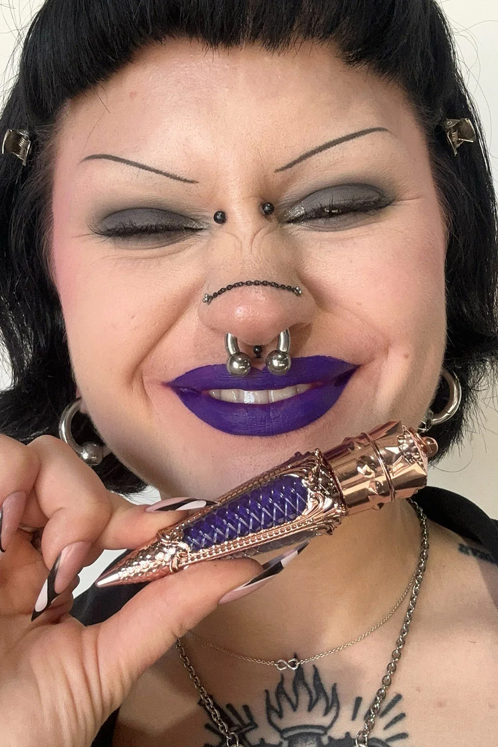 Liquid Luxe Velvet Lipstick [Violet] - Image 5