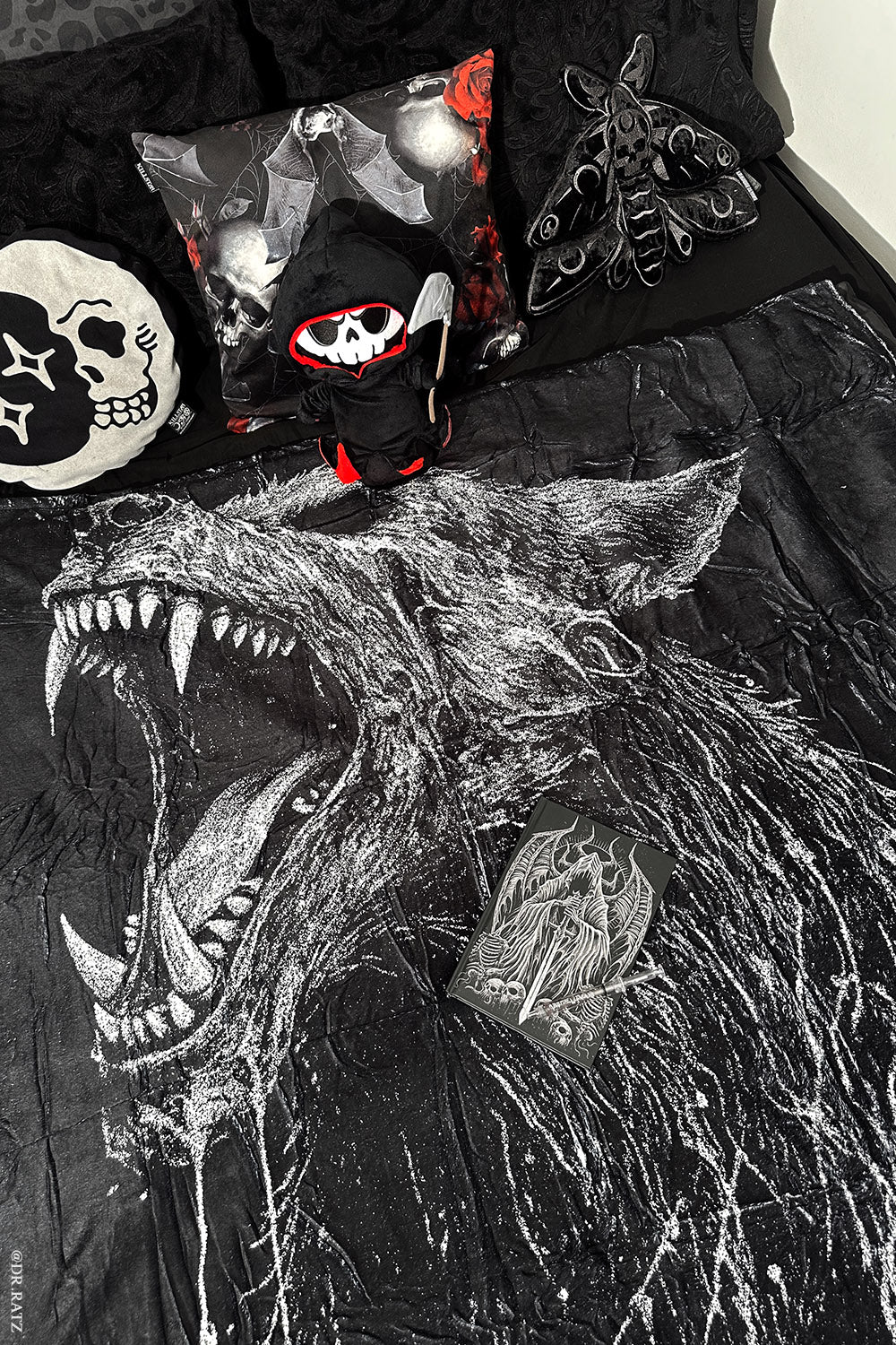 Lycanthrope Throw Blanket - Image 3