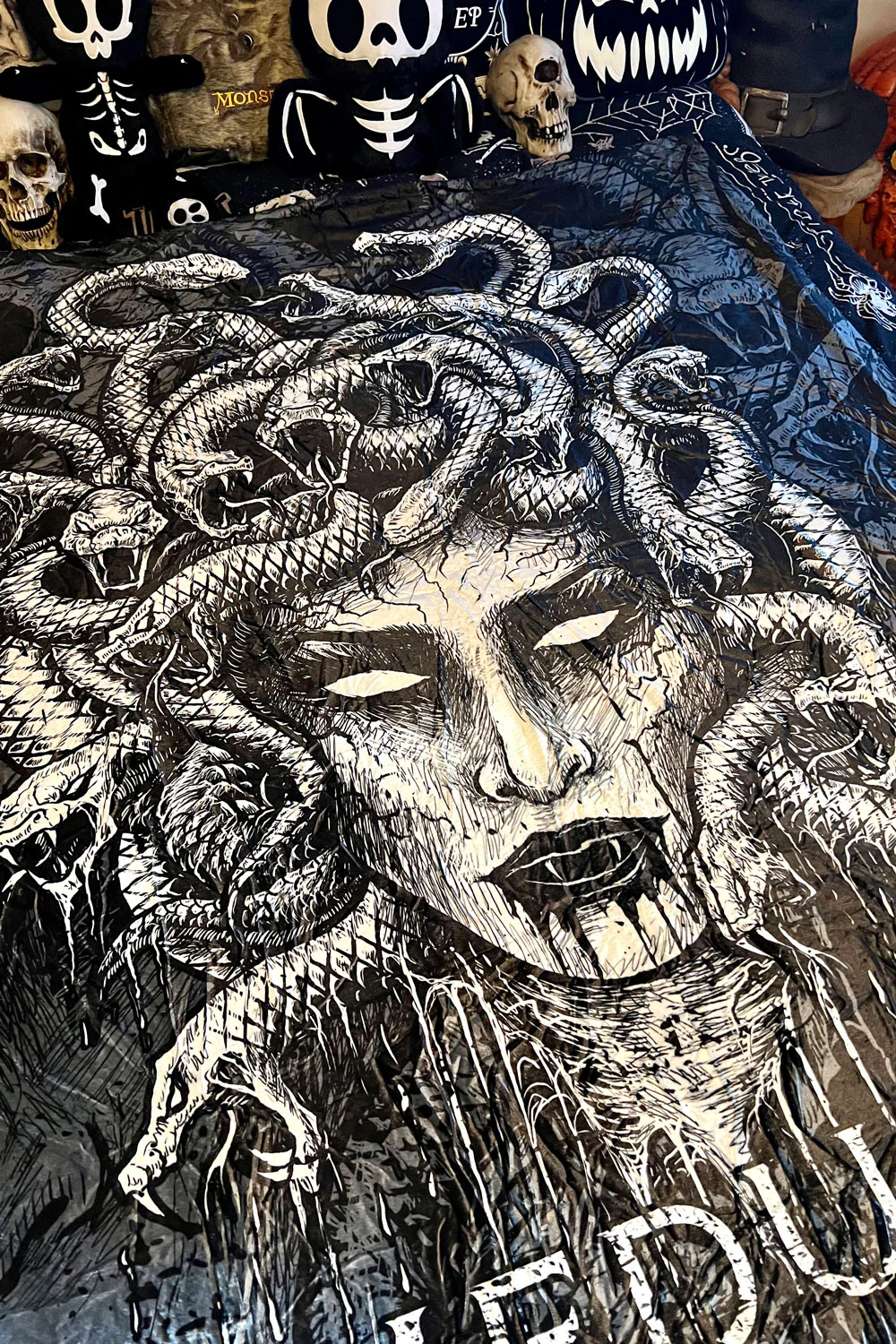 Medusa Throw Blanket - Image 3