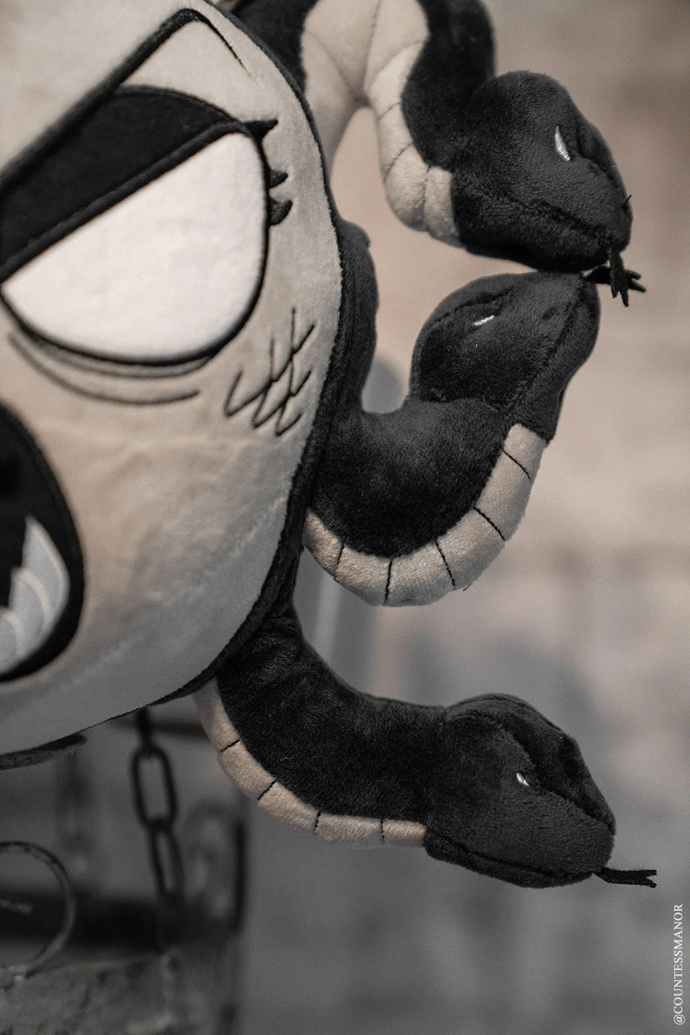 Medusa's Head Plush Toy - Image 3