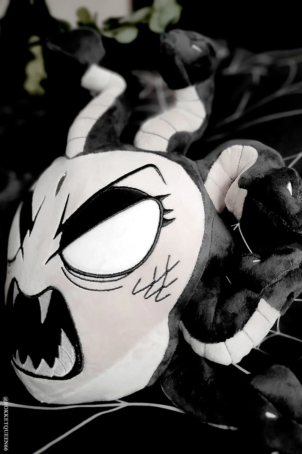 Medusa's Head Plush Toy - Image 8