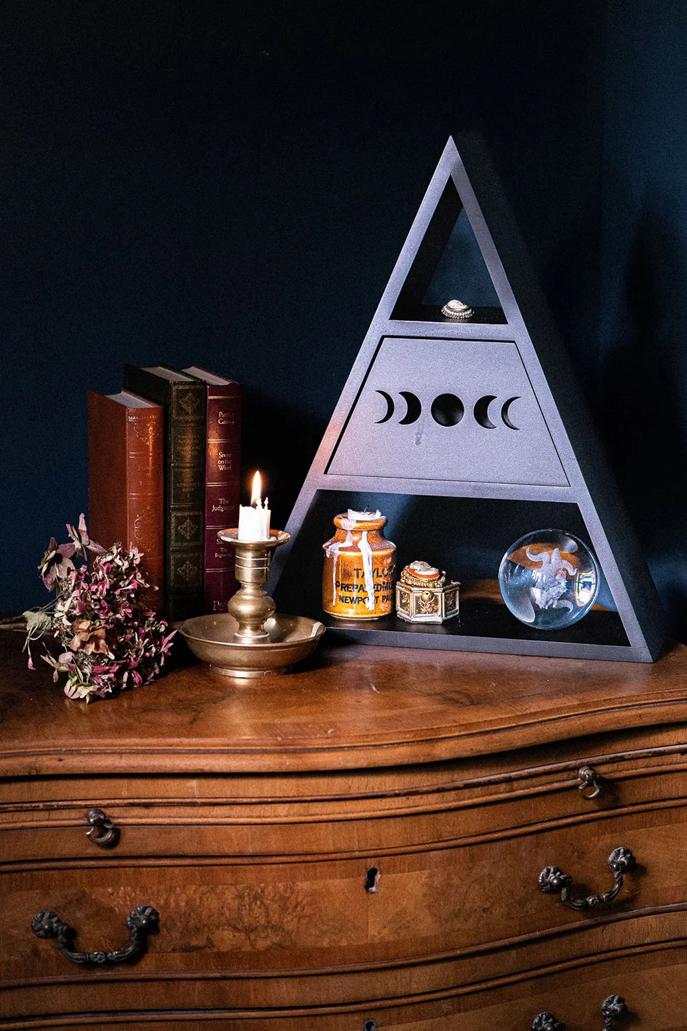 Pyramid Shelf
