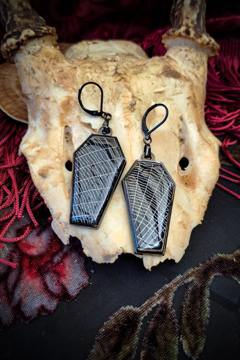 Real Spiderweb Coffin Earrings [Black]