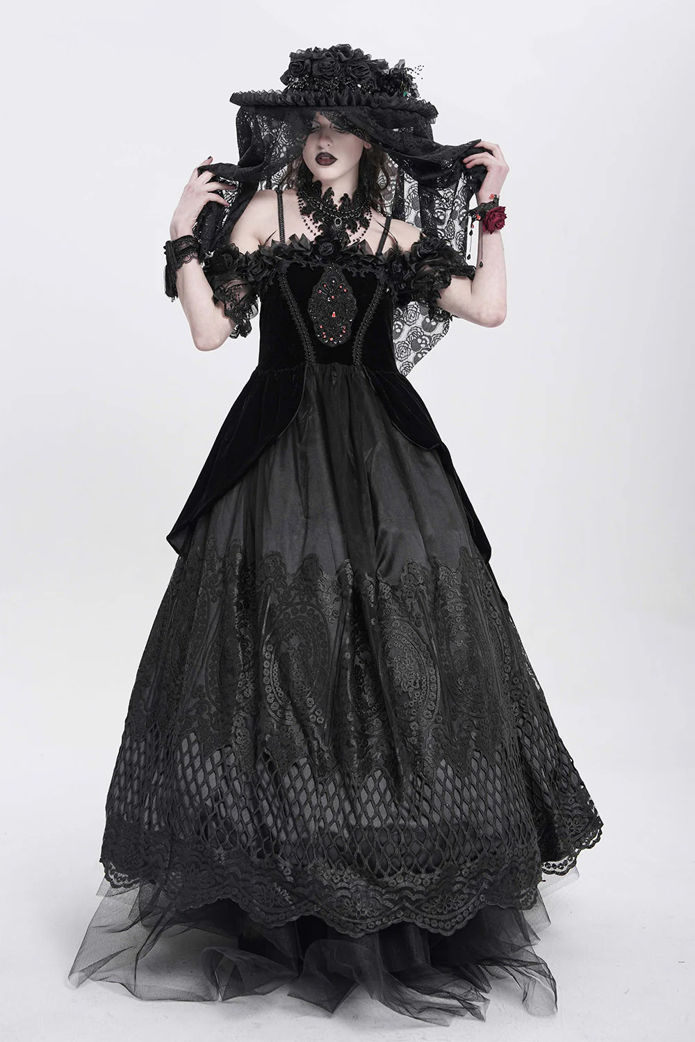 Rosegarden Funeral Veiled Hat - Image 5
