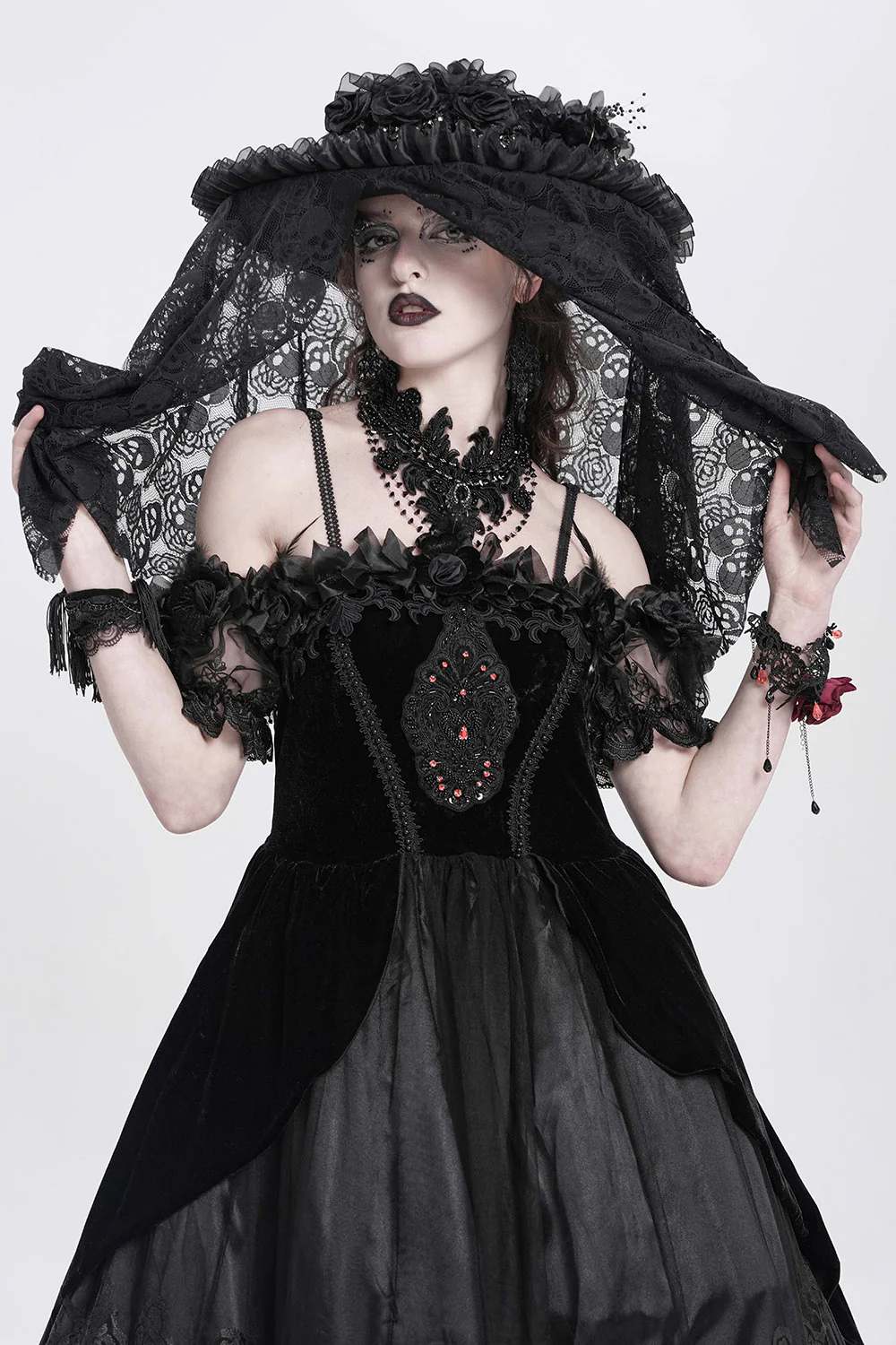 Rosegarden Funeral Veiled Hat - Image 8