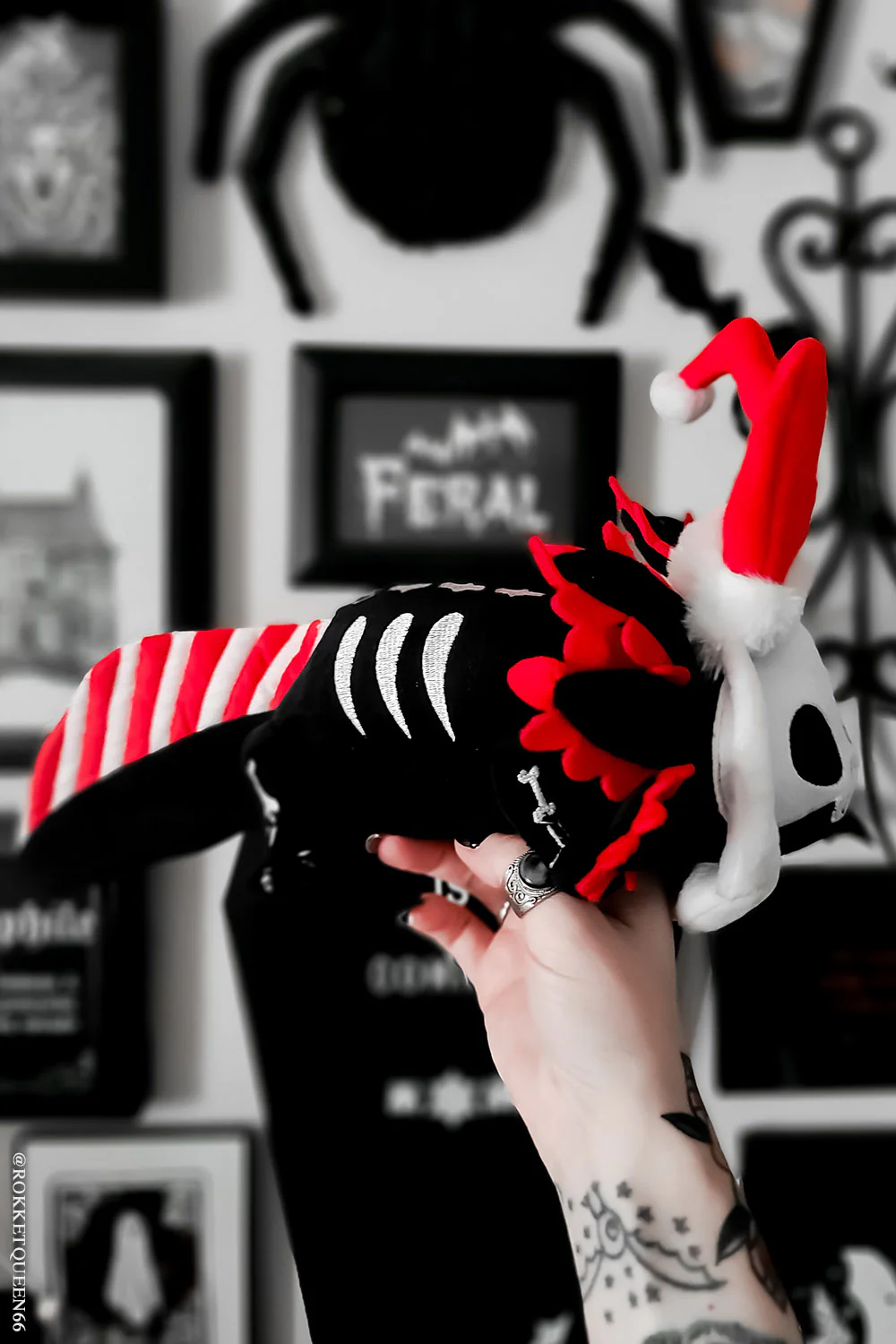 Santa Spooksalotl Plush Toy [Limited Holiday Edition] - Image 2