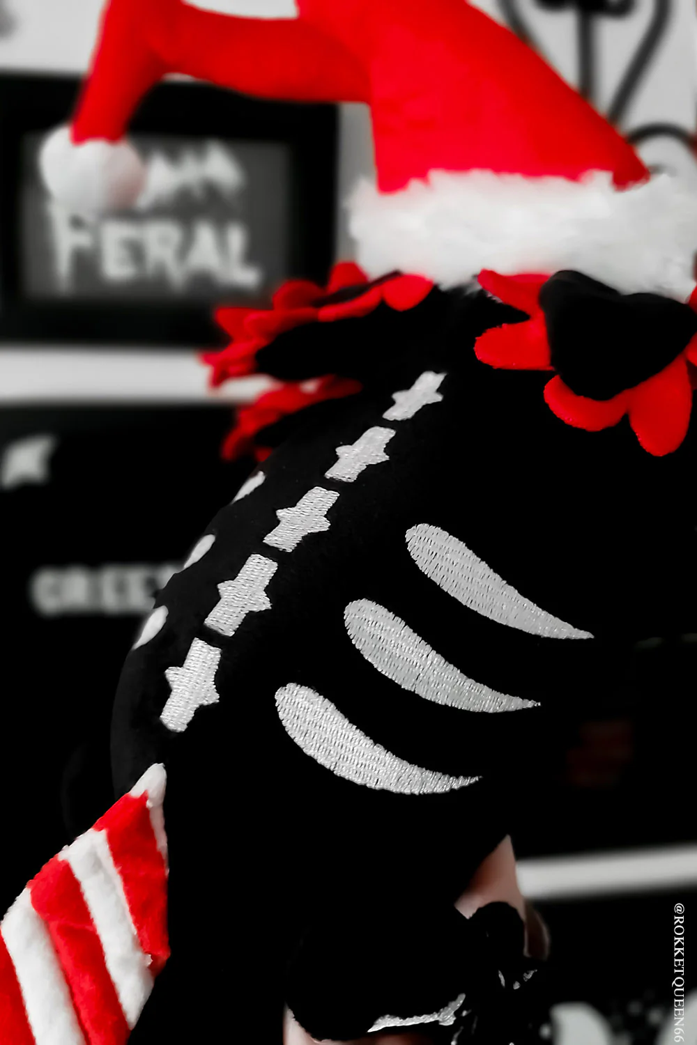 Santa Spooksalotl Plush Toy [Limited Holiday Edition] - Image 4