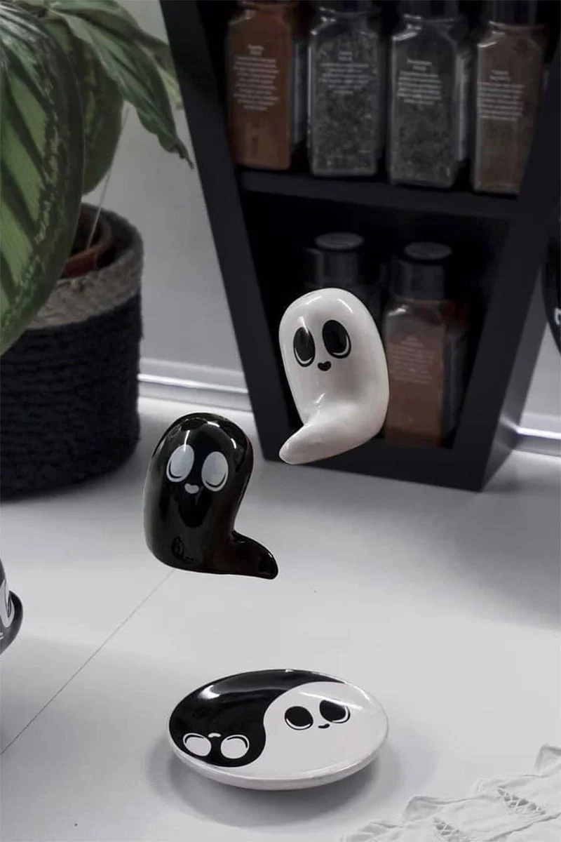 Spooky Salt & Pepper Shakers - Image 3