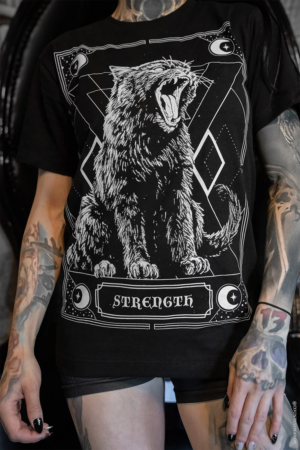 Strength Kitty Tarot T-shirt - Image 2