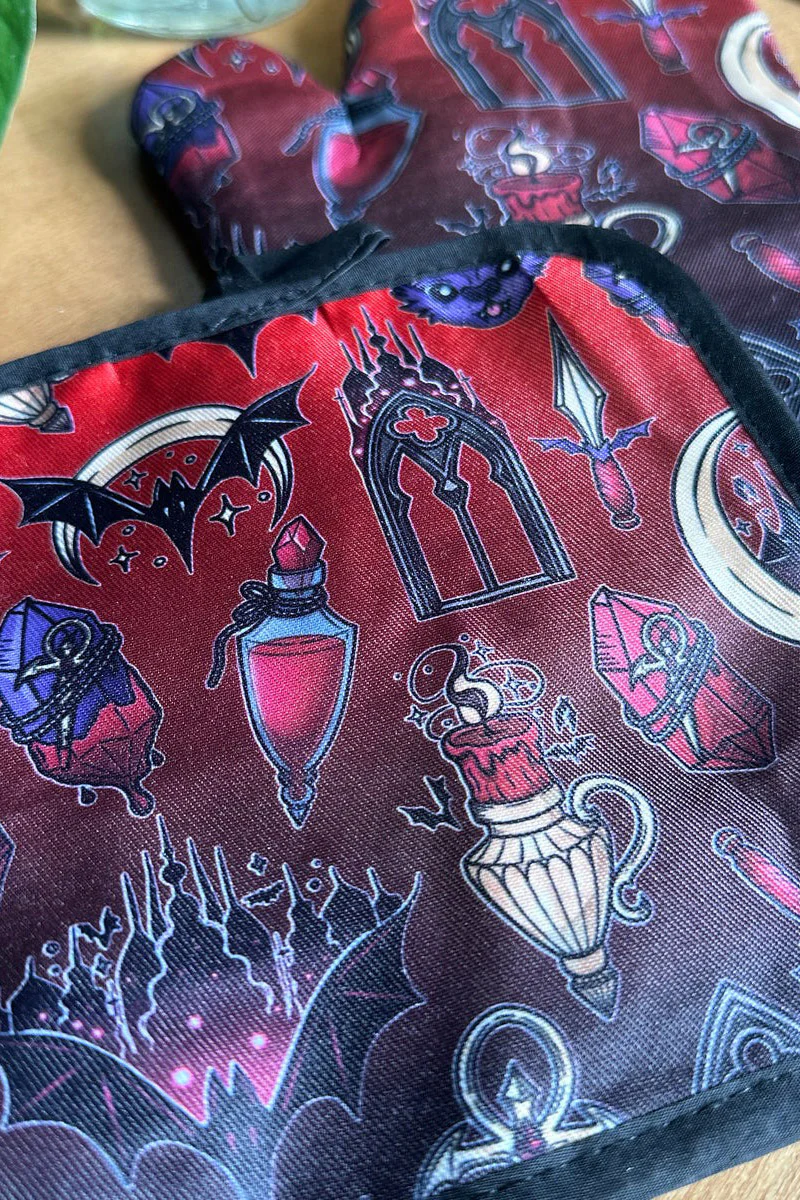 Vampire Slayer Oven Mitt Set - Image 3