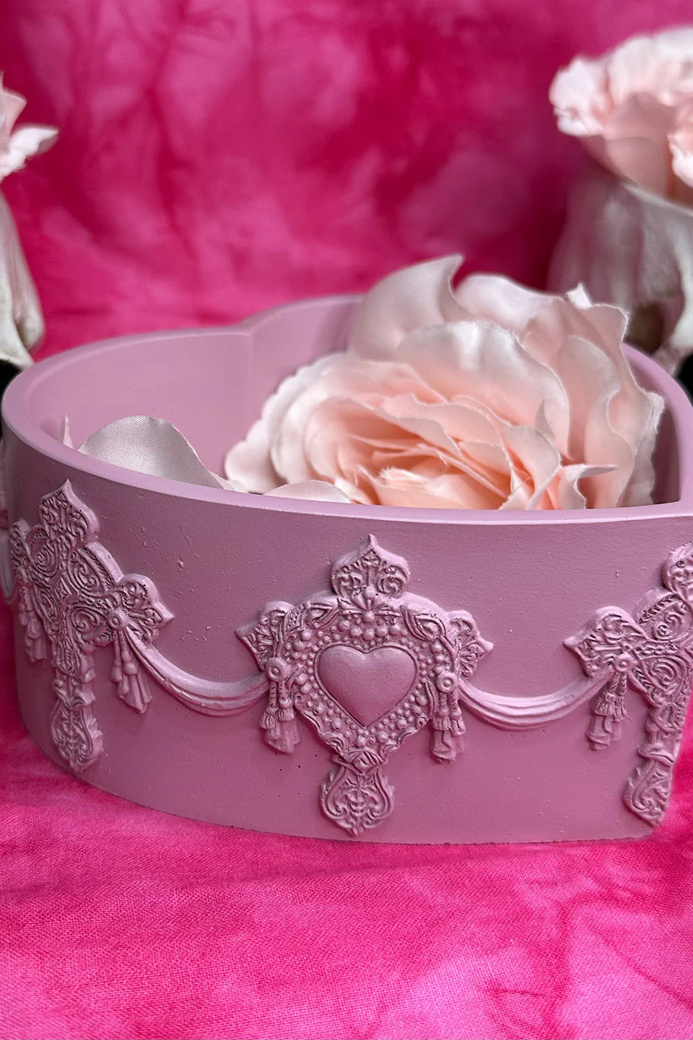 Vanity Rosa Rouge Heart Shaped Box - Image 3