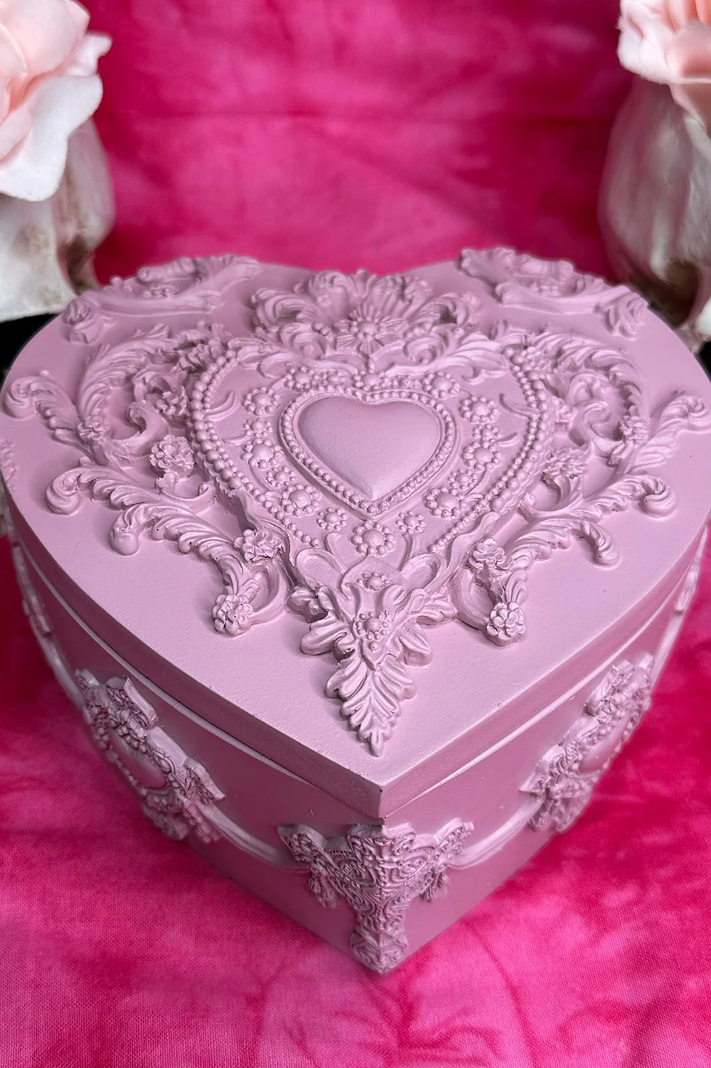 Vanity Rosa Rouge Heart Shaped Box - Image 4