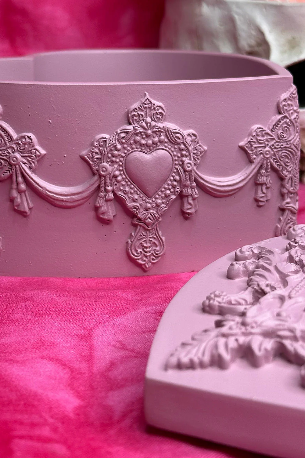 Vanity Rosa Rouge Heart Shaped Box - Image 6