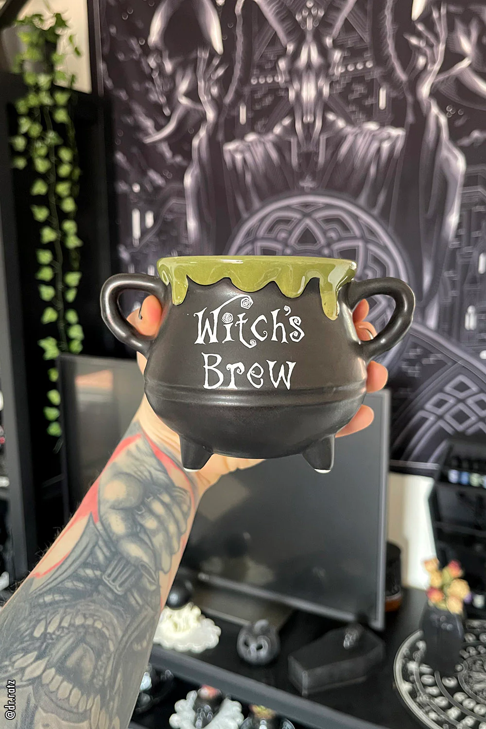 Witch's Brew Oozing Cauldron Mug - Image 9